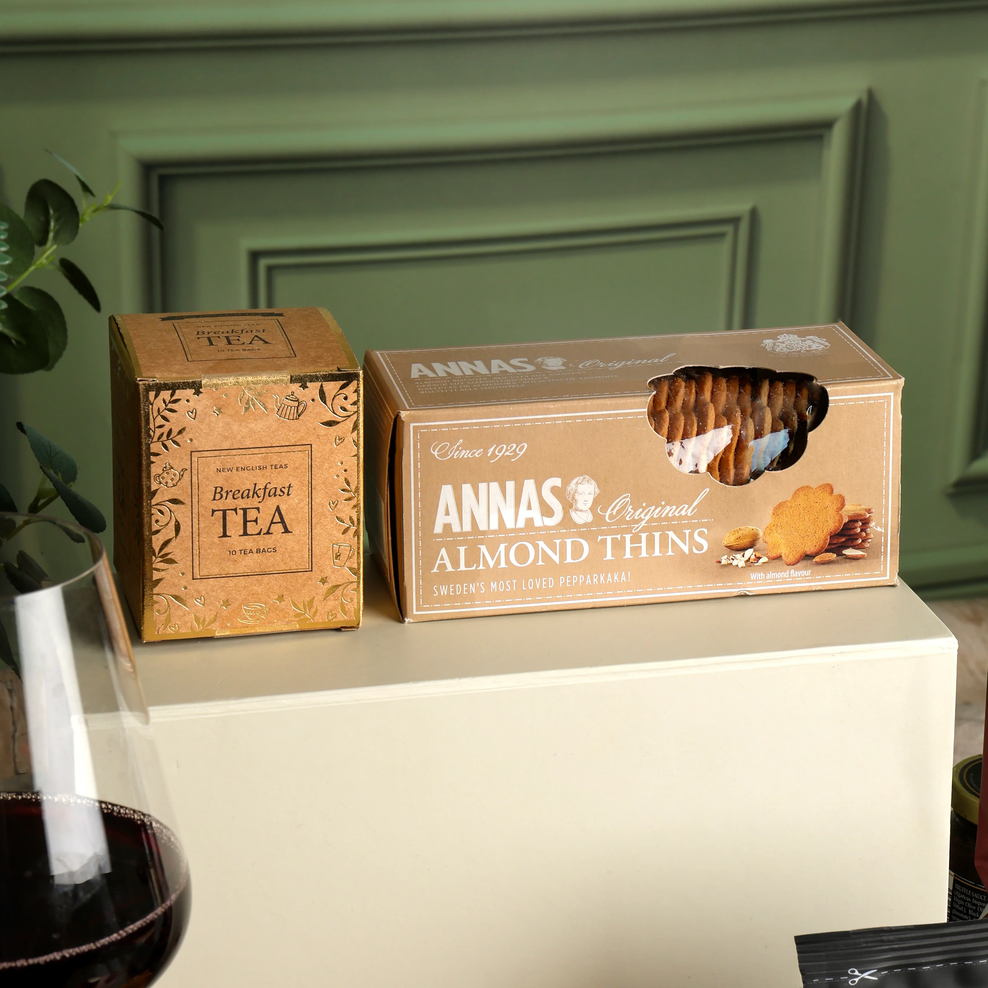 Classic Food and Wine Hamper - Image 5
